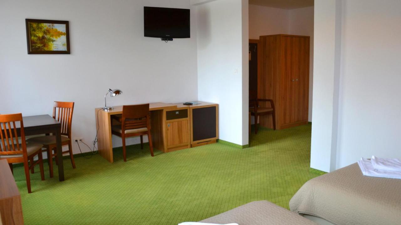 Tawerna Kaper Otel Iława Dış mekan fotoğraf