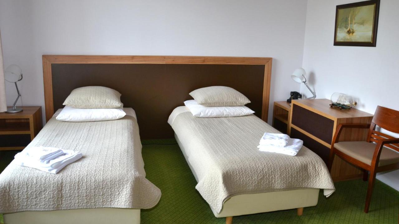 Tawerna Kaper Otel Iława Dış mekan fotoğraf
