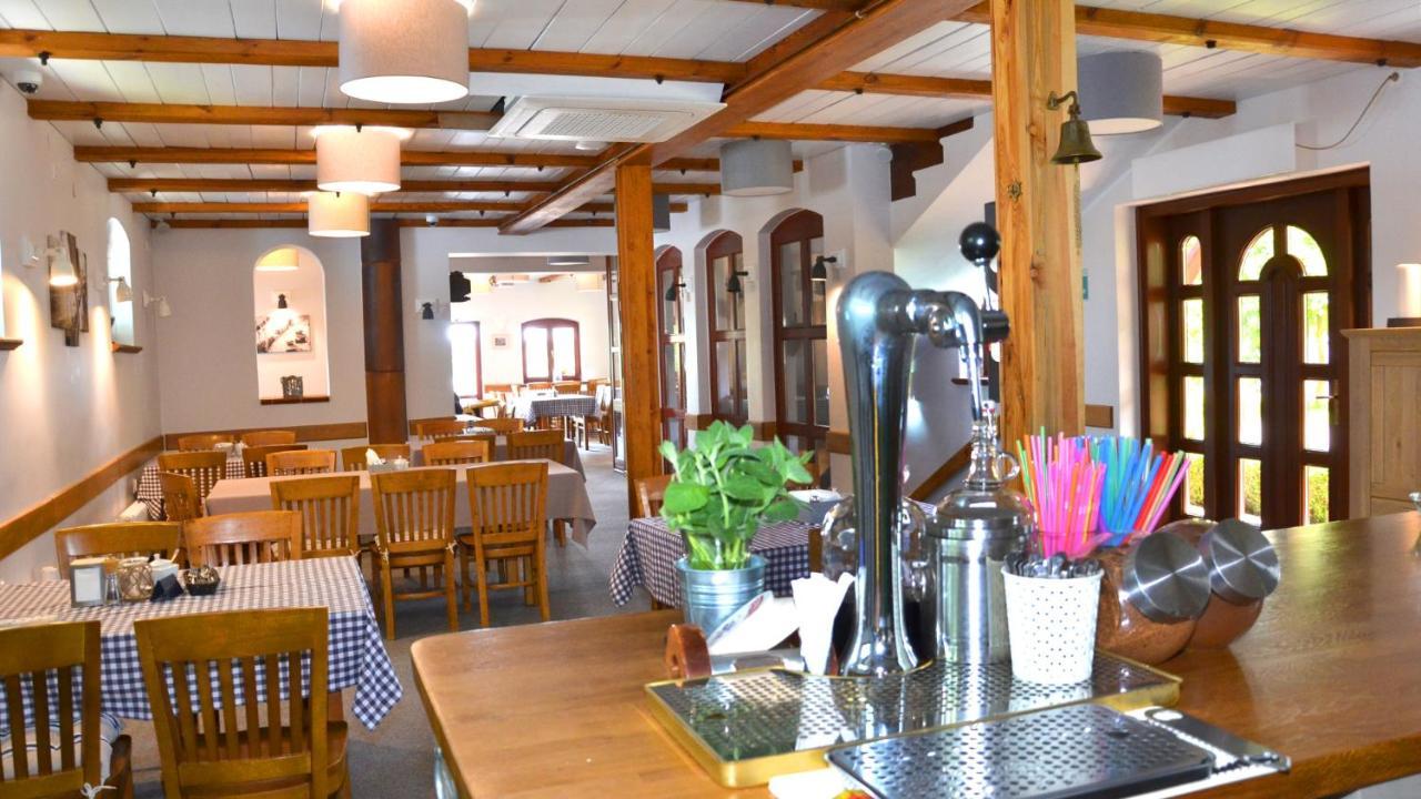 Tawerna Kaper Otel Iława Dış mekan fotoğraf
