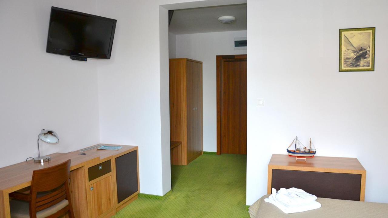 Tawerna Kaper Otel Iława Dış mekan fotoğraf