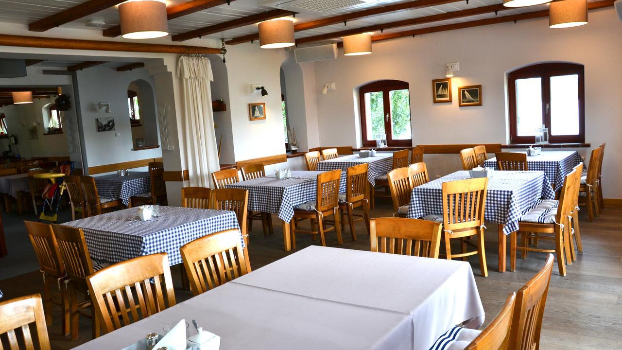 Tawerna Kaper Otel Iława Dış mekan fotoğraf